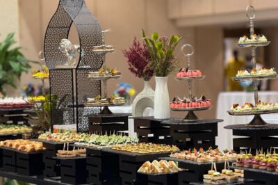 بوفيه فندق هوليداي ان ازدهار