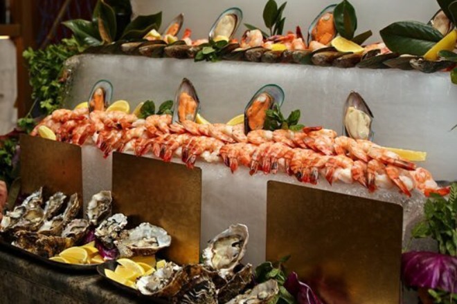 بوفيه عرس من المأكولات البحرية