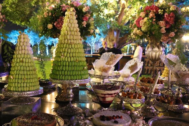 اللون الاخضر مع الورد