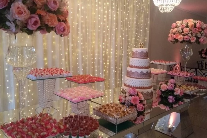 كيكة الزواج في بوفيه الحلويات