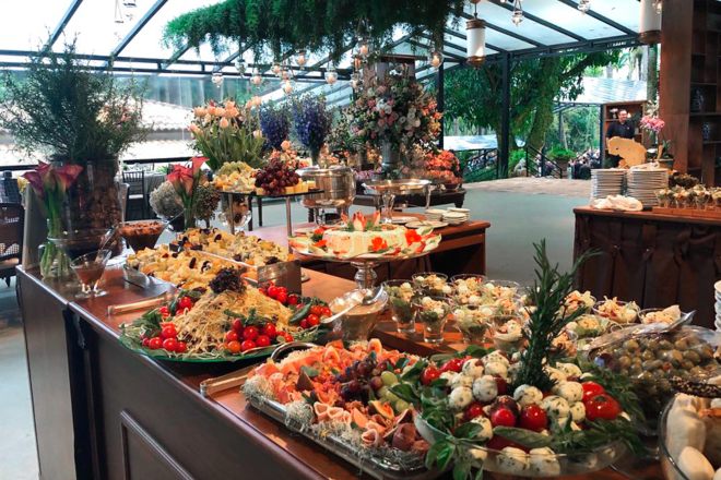 تنسيق بوفيه فرحك بحسب الموسم