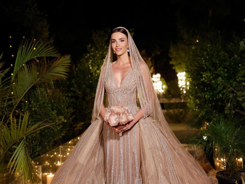 فساتين زفاف ملونة 2025: دليلك الشامل لأجمل إطلالة عروس عصرية