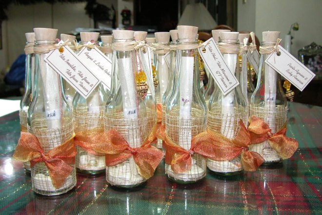 بطاقة الدعوة بداخل زجاجة