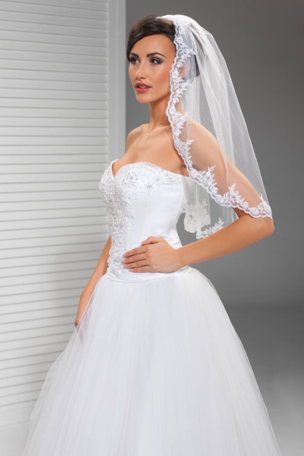 الطرحة التي يصل طولها الى الكوع