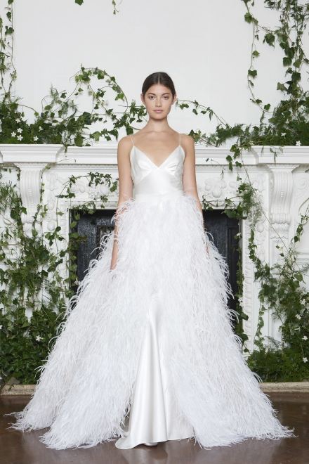 فستان زفاف بالريش