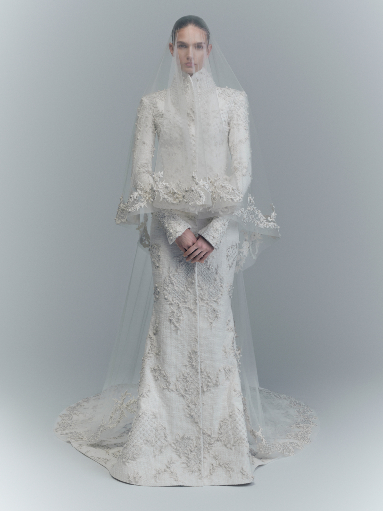 فساتين زفاف ملونة 2025: دليلك الشامل لأجمل إطلالة عروس عصرية