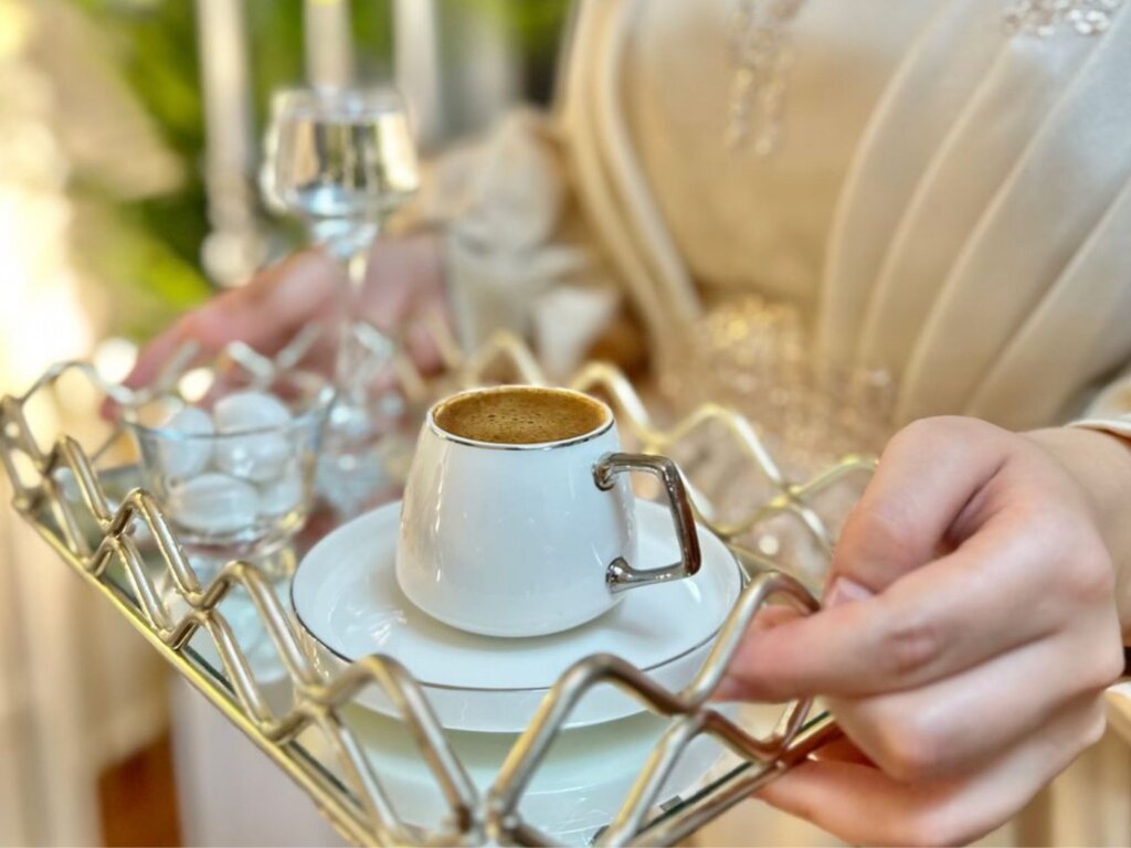 إعلان الخطوبة في السعودية: أفكار إبداعية ودور العائلة