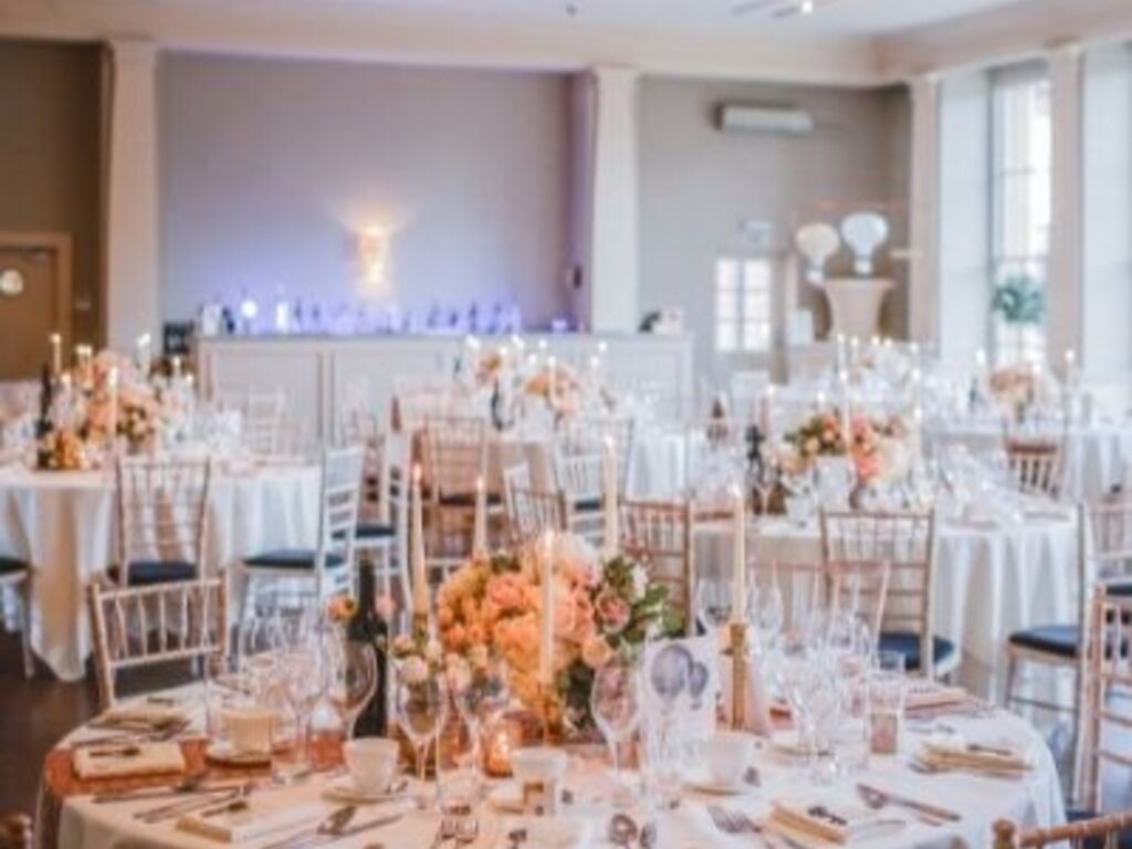 قاعات بريدة الصغيرة تتسع بين 100 - 250 ضيف