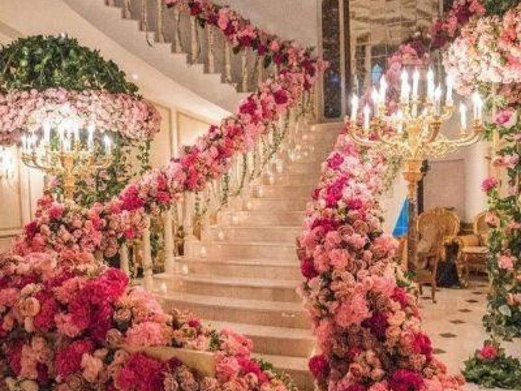 أفكار لتزيين درج الزفة... قاعات جده مع درج