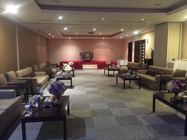 فندق هوليدي ان الخبر - كورنيش