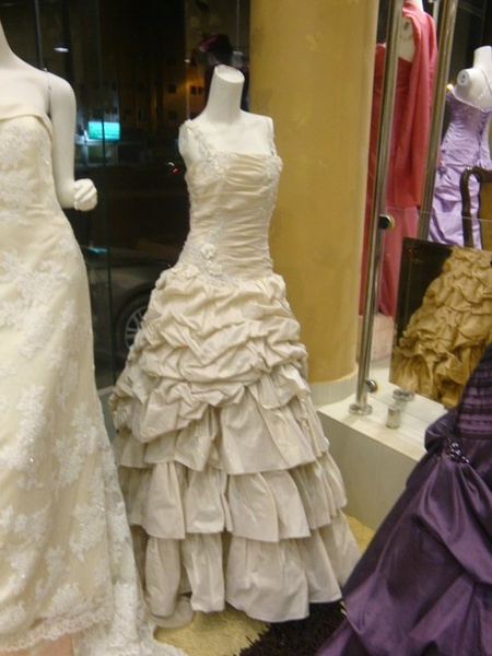 معرض ماهر لفساتين الزفاف