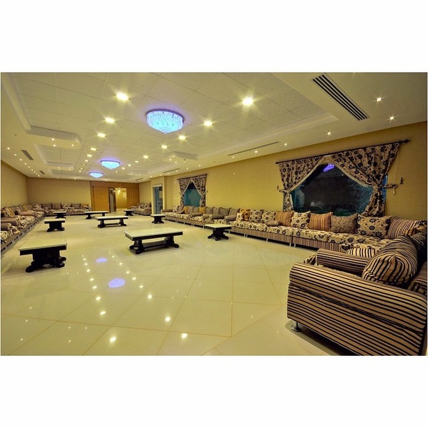 قاعة واستراحة القمة