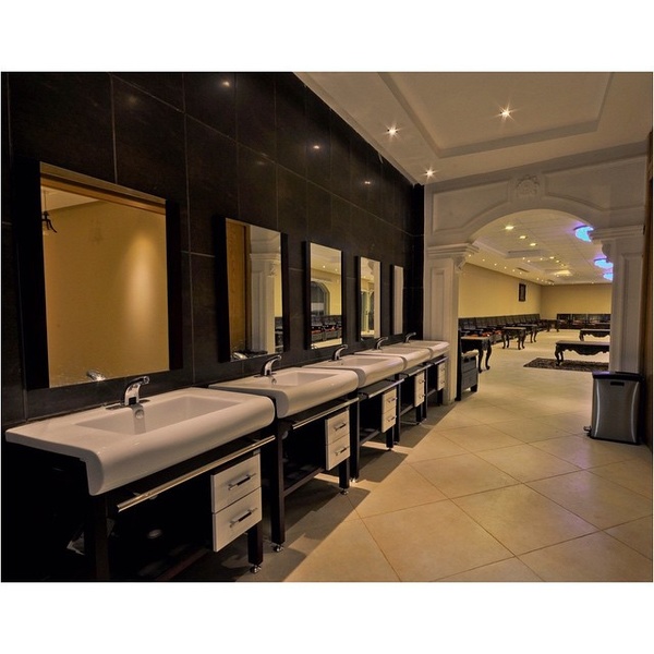 قاعة واستراحة القمة