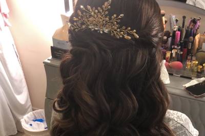 مصففة الشعر مي