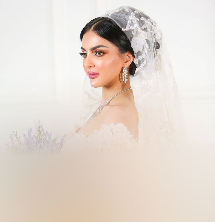 خبيرة الشعر زينب