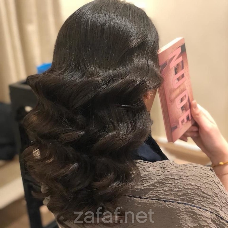 خبيرة الشعر زينب