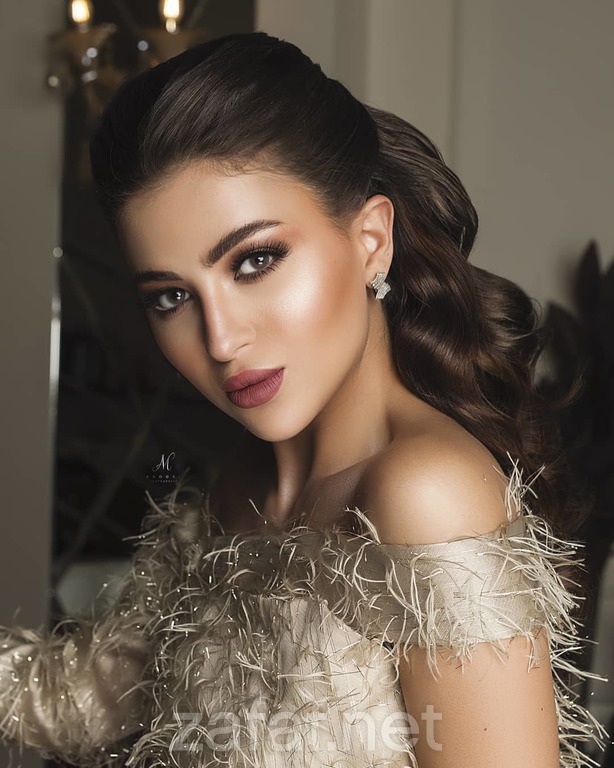 مصففة الشعر سمر