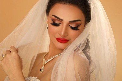 مصففة شعر أم غنى