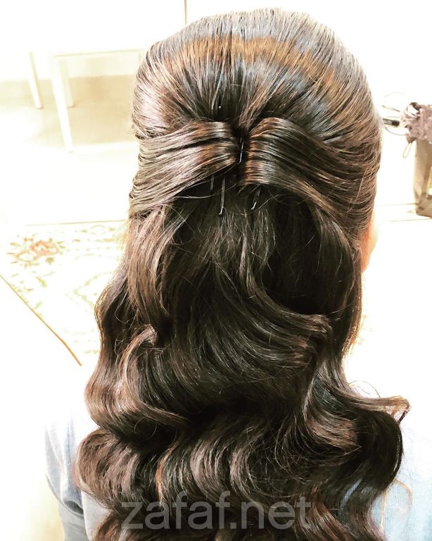 مصففة شعر أم غنى