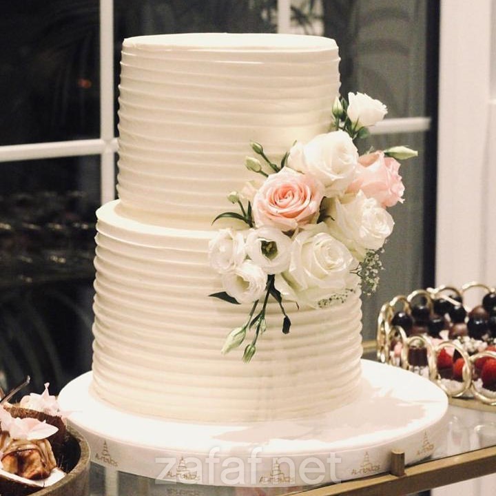 كيك وكافيه لوز