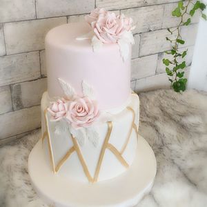 كيك وكافيه لوز