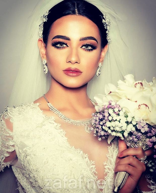 إطلالة النور لفساتين الزفاف