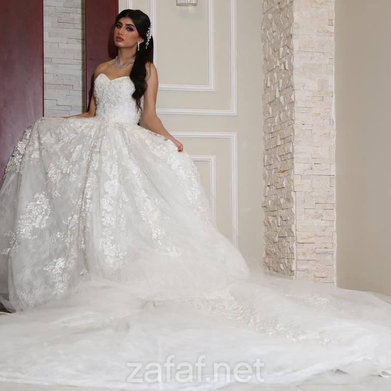 إطلالة النور لفساتين الزفاف