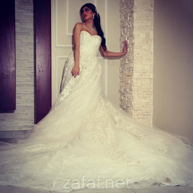 إطلالة النور لفساتين الزفاف
