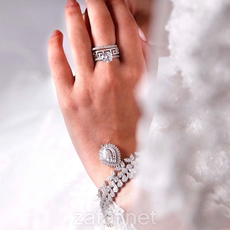 إطلالة النور لفساتين الزفاف