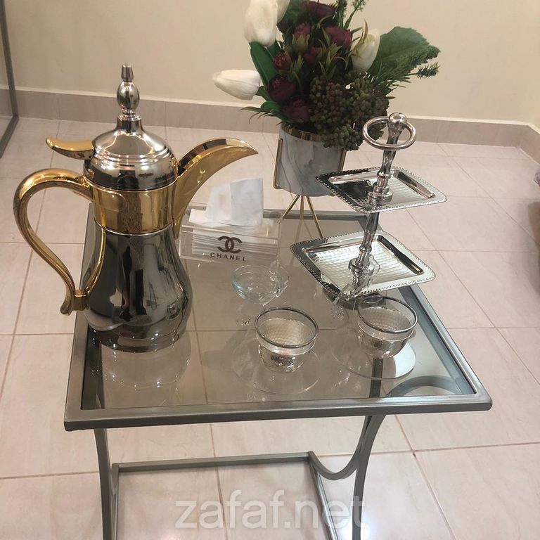 طاولات وكراسي للحفلات