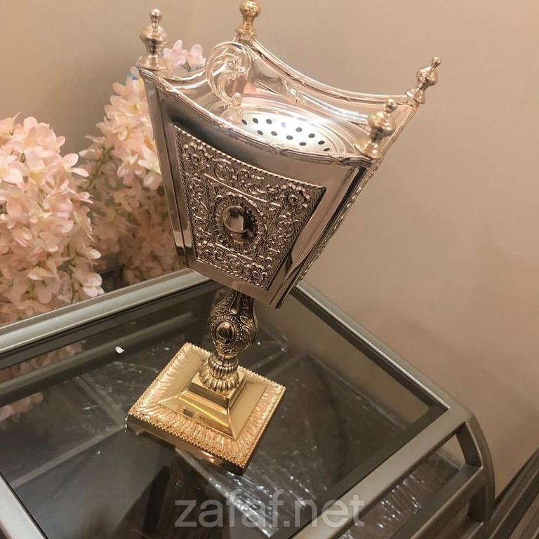 طاولات وكراسي للحفلات