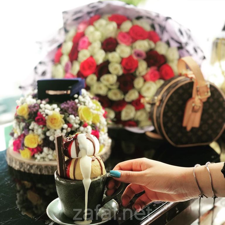 لمسة بالون للورود