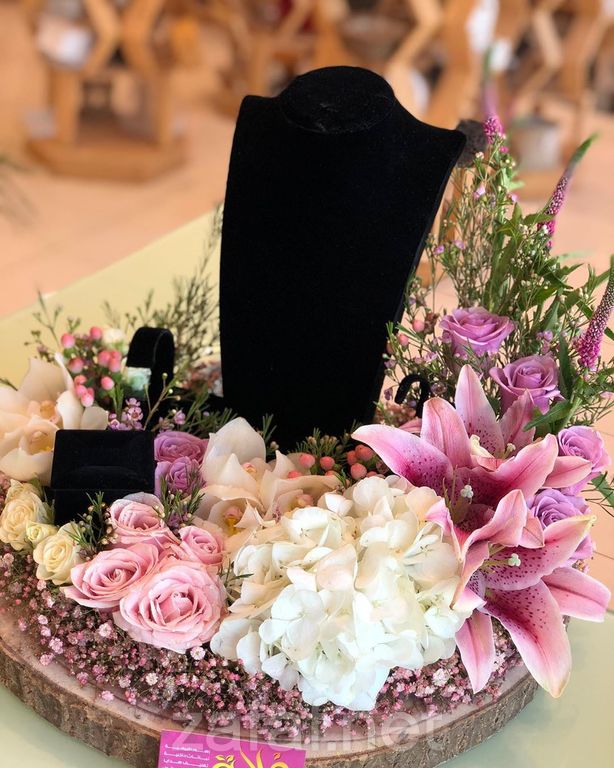 خلابة للزهور