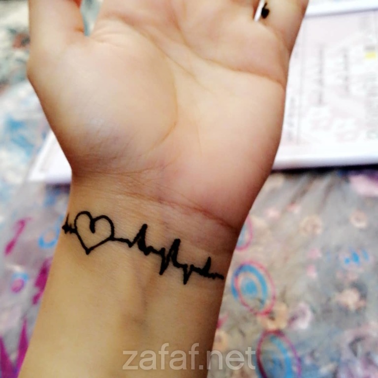 أم العز لنقش الحناء