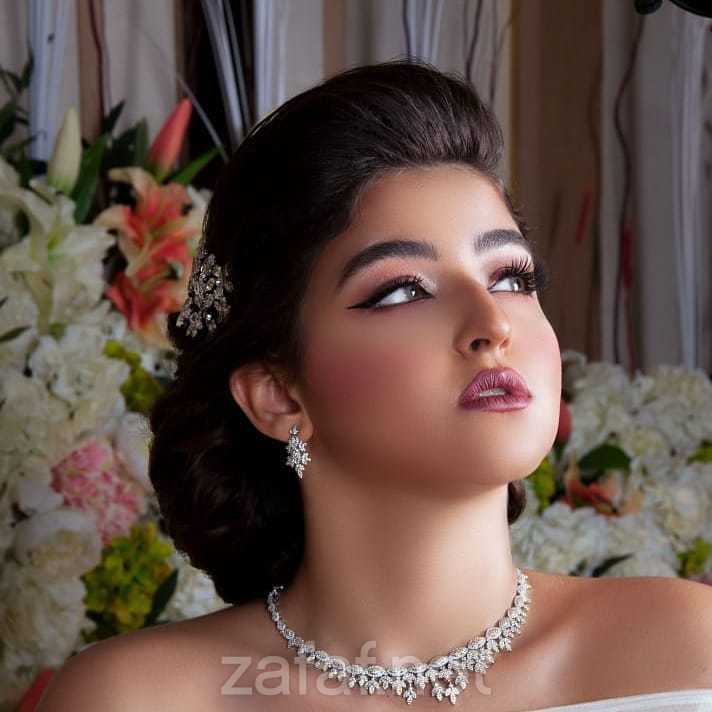 فوزية خبيرة الشعر