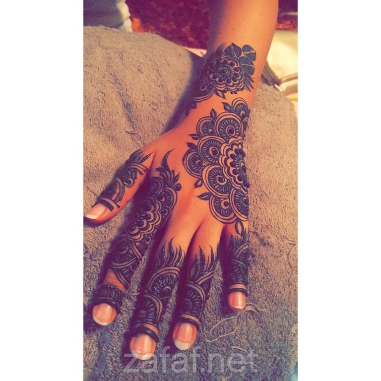 الحناية تومي