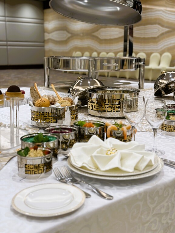 بوفيه فندق ومركز مؤتمرات راديسون بلو