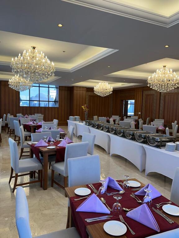 فندق رمادا كونتيننتال للبوفيهات الخارجية