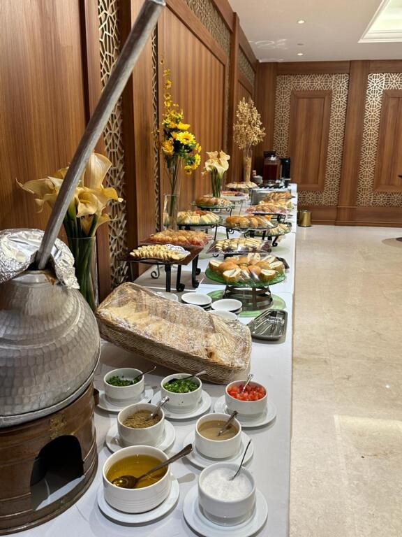 فندق رمادا كونتيننتال للبوفيهات الخارجية