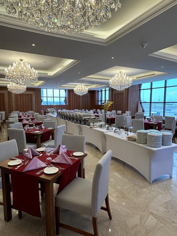 فندق رمادا كونتيننتال للبوفيهات الخارجية