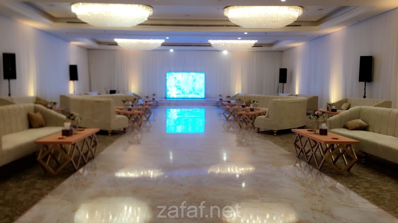 فندق كراون بلازا الواحة