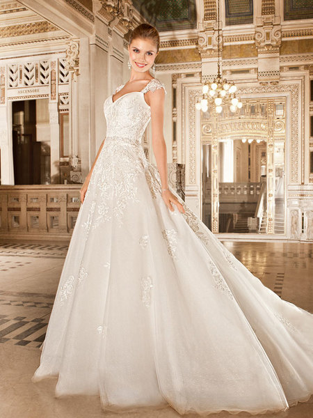 فساتين زفاف ناعمه وفخمه ديمتريوس 2015