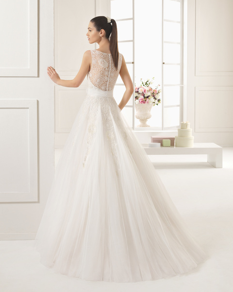 فساتين افراح دانتيل روزا كلارا