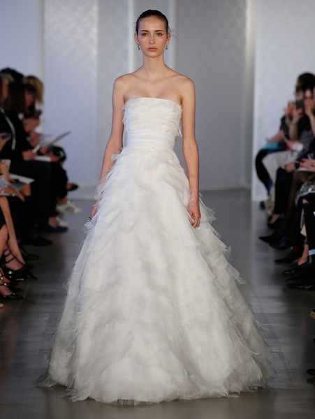 اوسكار دي لارنتا فساتين زفاف نفاش