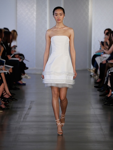 اوسكار دي لارنتا فساتين زفاف قصيرة