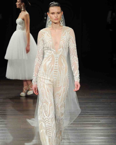 نعيم خان فساتين زفاف دانتيل