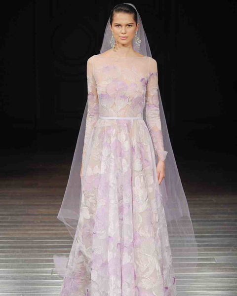 نعيم خان فساتين زفاف كم طويل