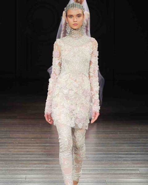 نعيم خان فساتين زفاف عصرية مودرن