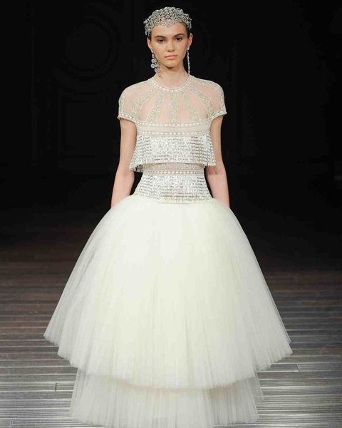 نعيم خان فساتين زفاف نفاش