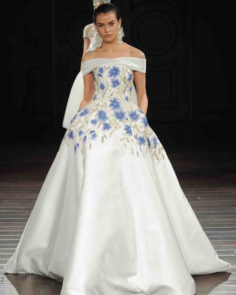 نعيم خان فساتين زفاف نفاش